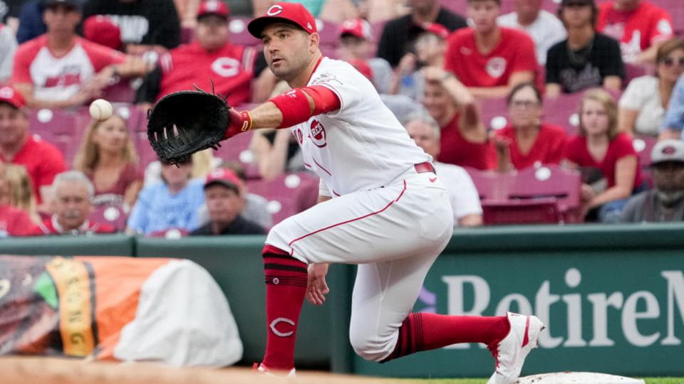 Diamondbacks' Madison Bumgarner shows displeasure at giving up baseball  after Reds' Joey Votto's milestone hit