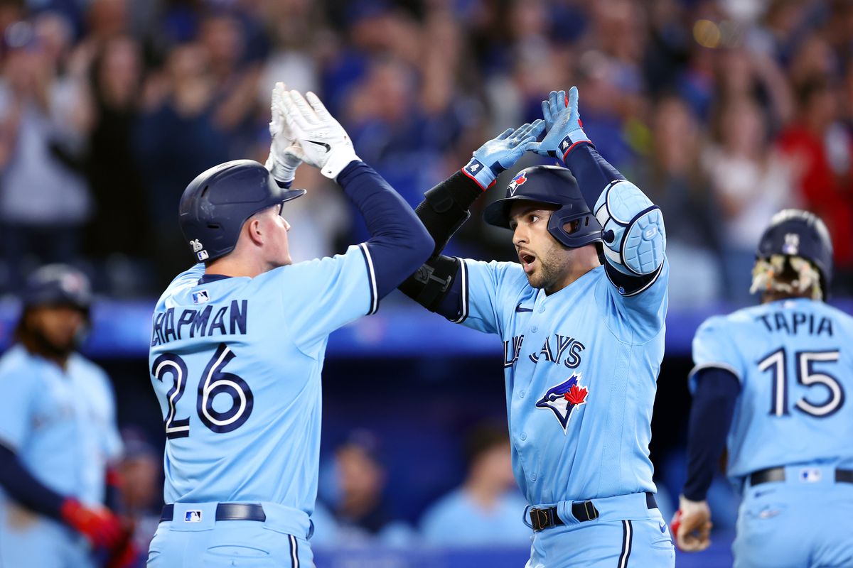 Blue Jays rally late to get past Twins 7-6