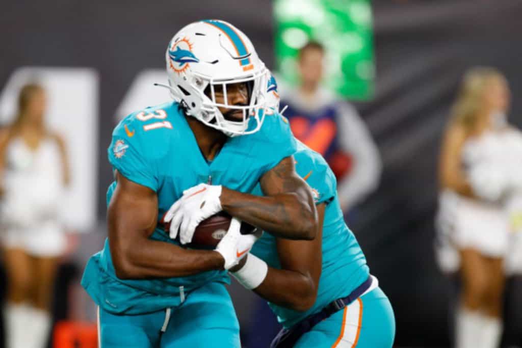 With Tua Tagovailoa sidelined, runnin  j buffalo wings nutritiong the football is a priority for Mike McDaniel and the Miami Dolphins