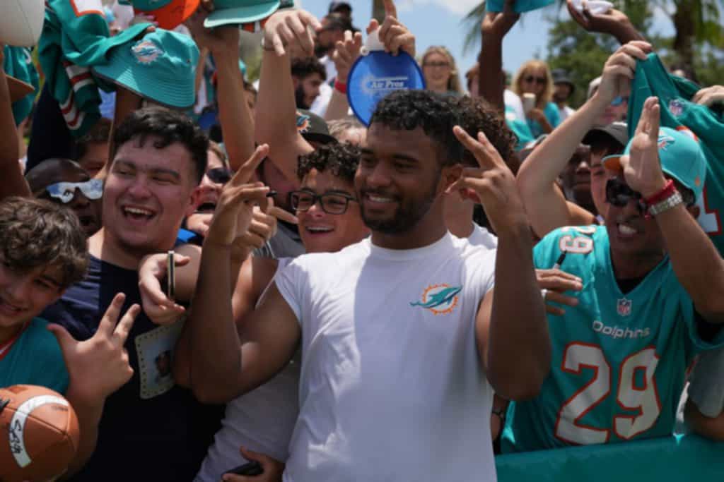 Miami Dolphins 2022 NFL season watch party: Homegating i  buffalo bills nfl apparels a great call