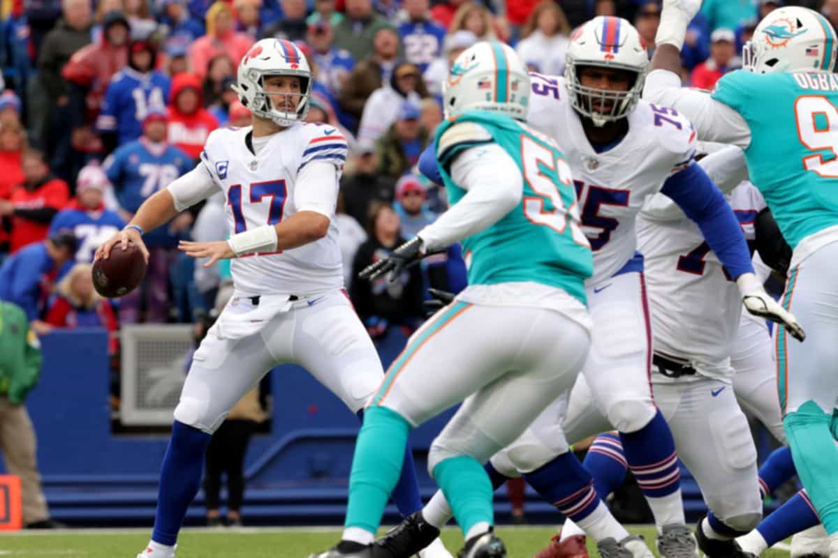 Miami Dolphins v Buffalo Bills