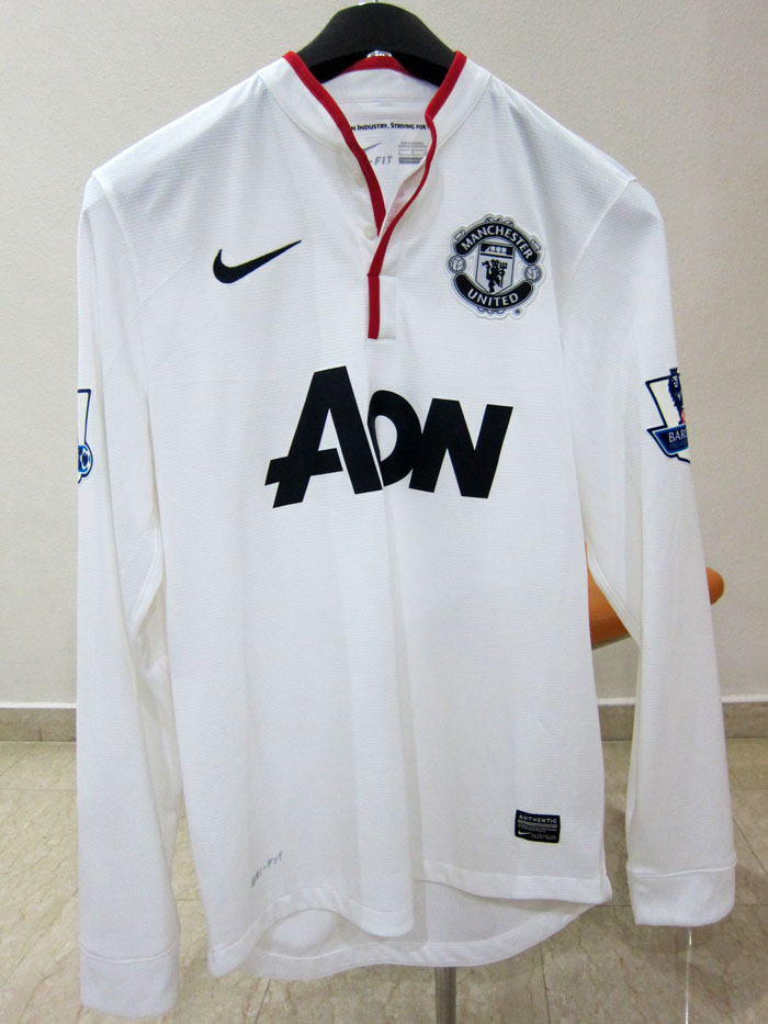 Revie  manchester united junior kit ronaldo  w: Man United away jersey 12-13