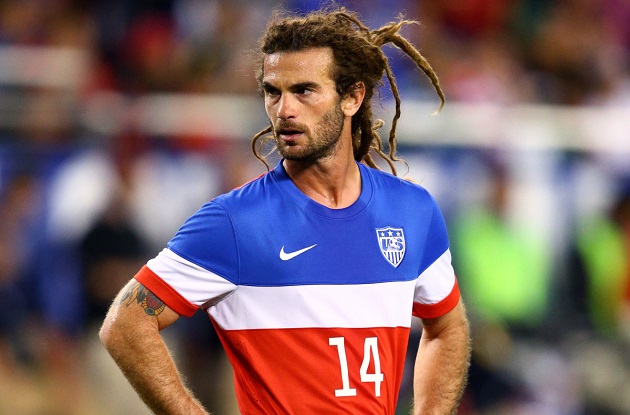 Know Your USMNT:  girl wearing manchester united jersey   Kyle Beckerman