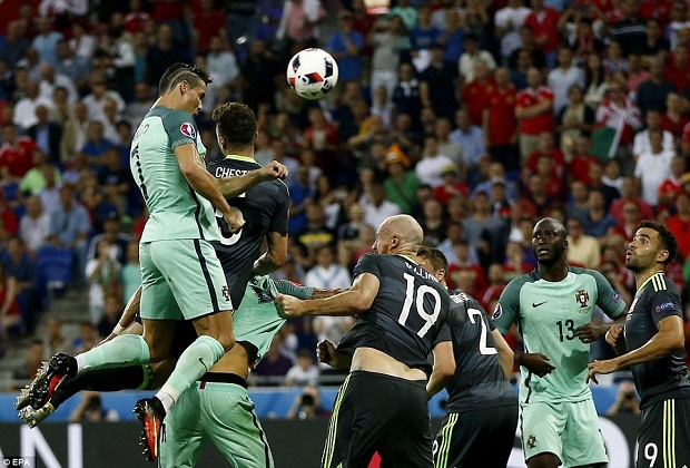 Portugal Advance to Final on Rona  manchester united jersey edmonton  ldo, Nani Strikes