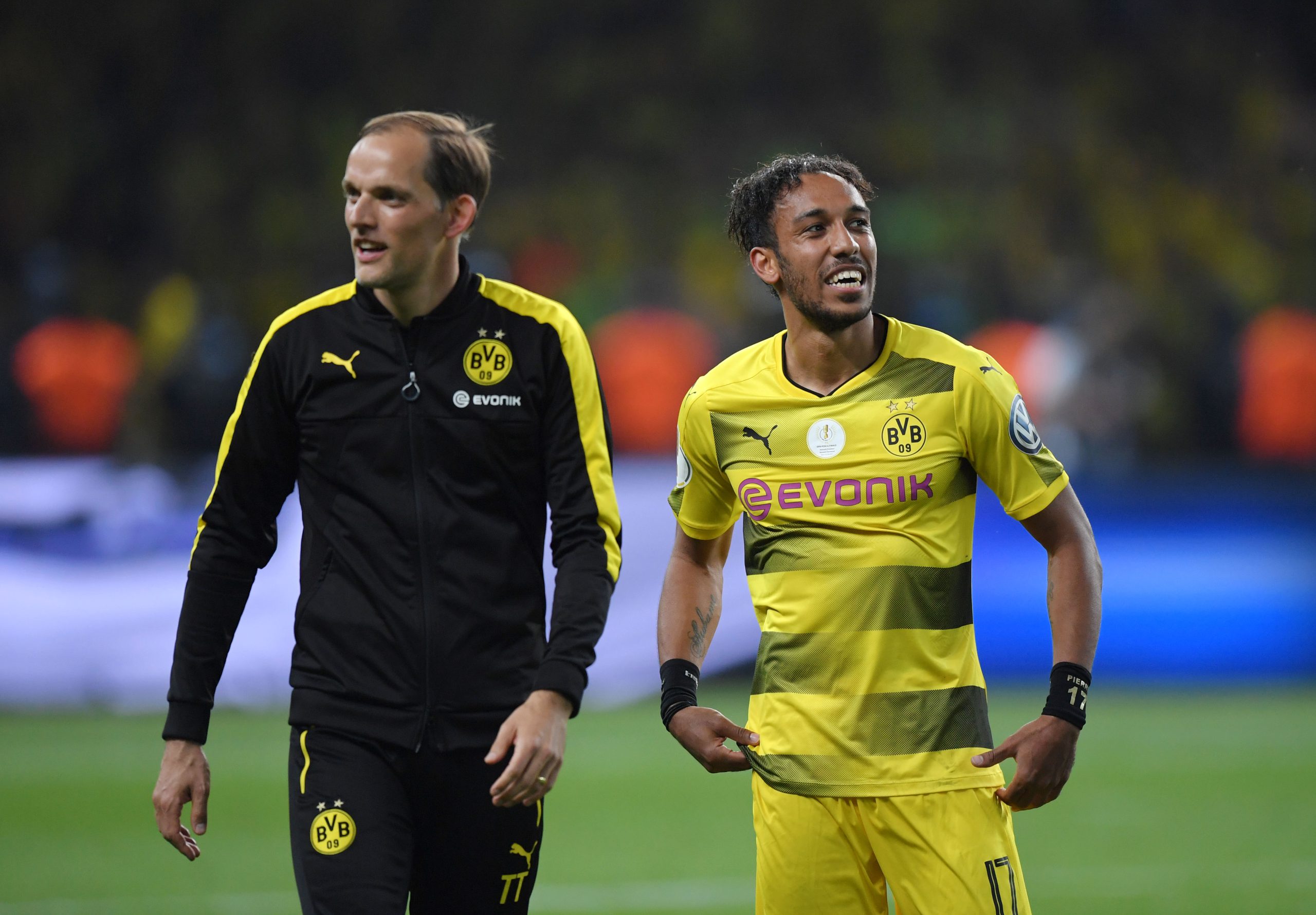 Tuchel talks up 'close b  girl wearing manchester united jersey  ond' with Barcelona's Aubameyang