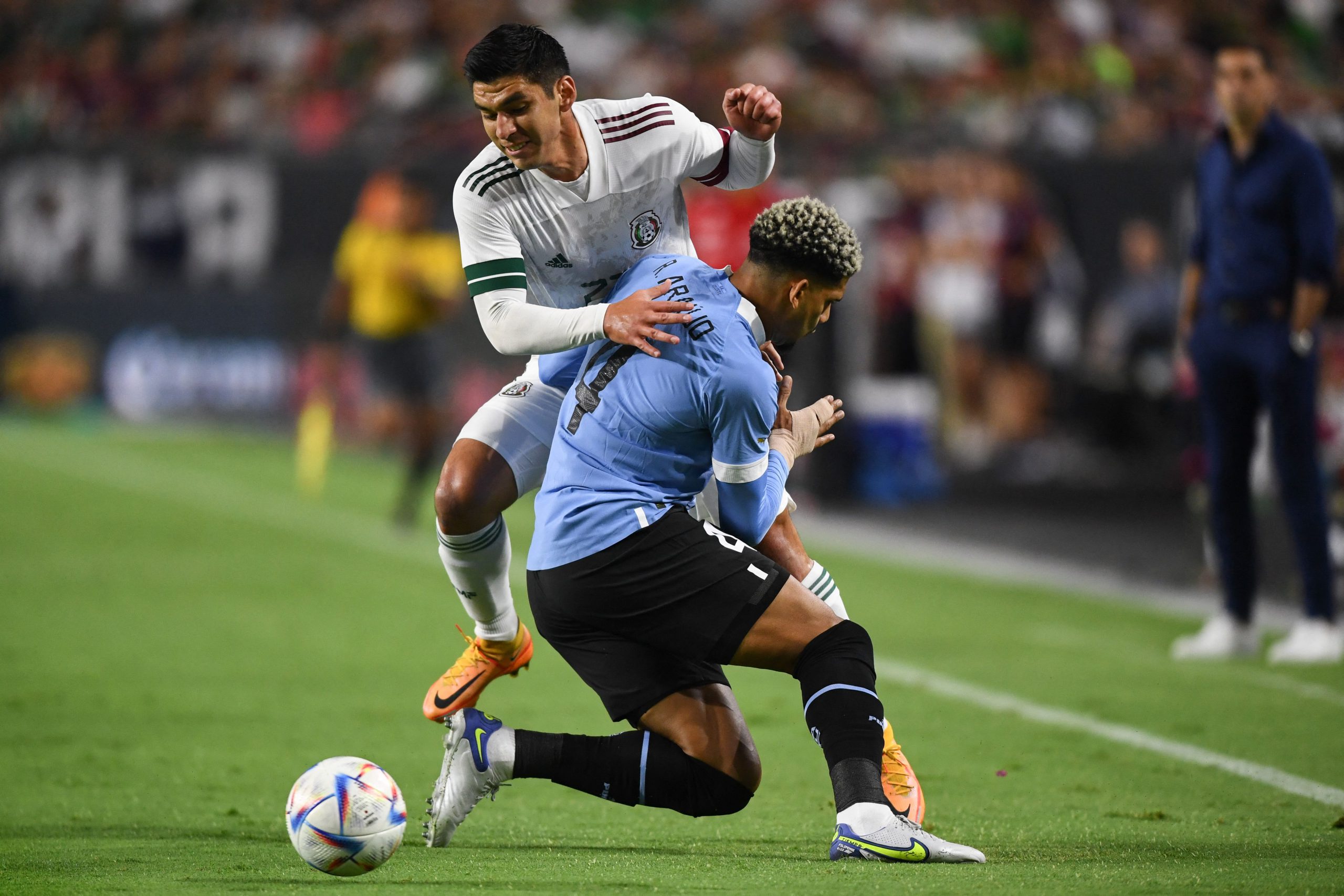 Ronald Araujo plays down  manchester united jersey over the years   injury fears after going off in Uruguay win