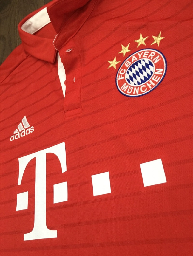 Bayern home jersey - collar front