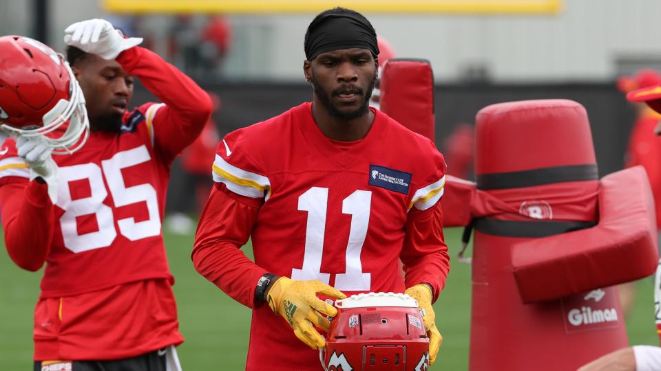 Kansas City Chiefs' JuJu Smith-Schuster pays off almost $10,000 in