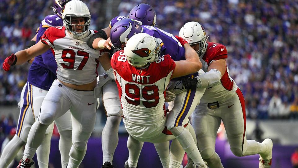 Vikings' Jared Allen shows up on horseback for Ring of Honor ceremony