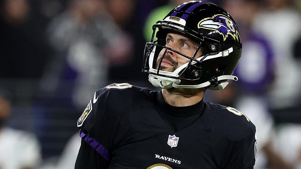 Ravens' Justin Tucker roasts Russell Wilson's airplane workout