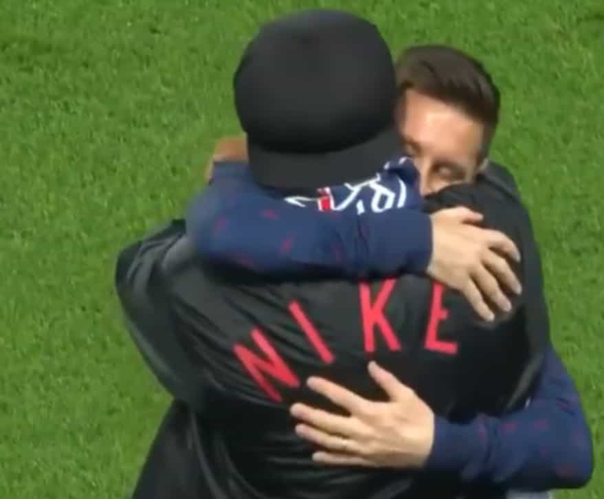 Messi and Ronaldinho hugged before kick-off